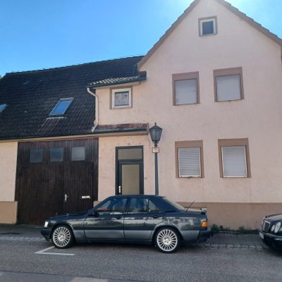 Ein.- oder Zweifamilienhaus mit riesiger Scheune / Werkstatt 