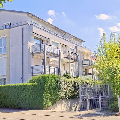ACHTUNG ** Exklusive 4 Zimmer Wohnung mit 2 TG Stellplätzen in TOP Lage!